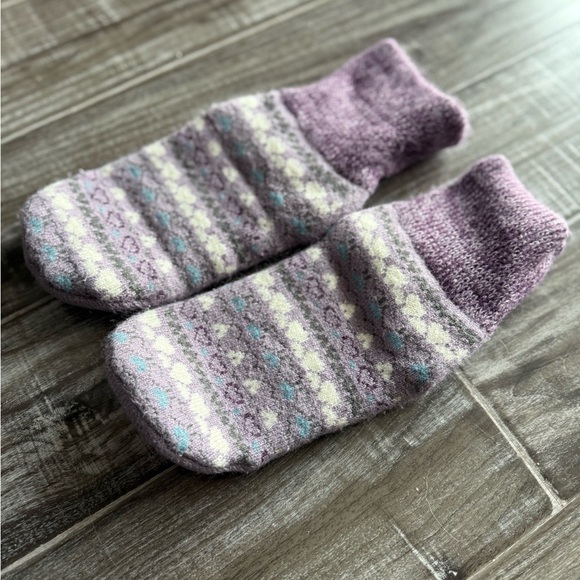 Muk Luks Other - Muk Luks Lavender and Cream Slipper Socks